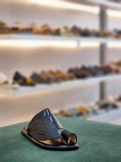 صورة شرقي نقش تمساح جلد طبيعي ارضيه مرنه ومنخفضه